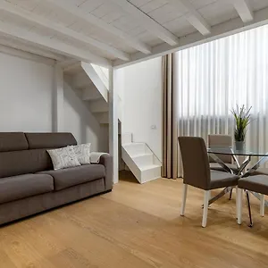 https://charming-loft-fashion-design-tortona-district.it-lombardy.com